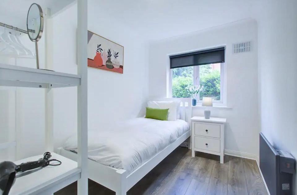 Spacious 2 Bedroom Apartment Londra Dış mekan fotoğraf